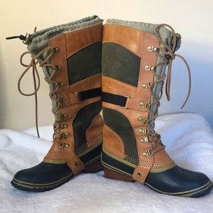 Sorel Lace-Up Boots - size 7
